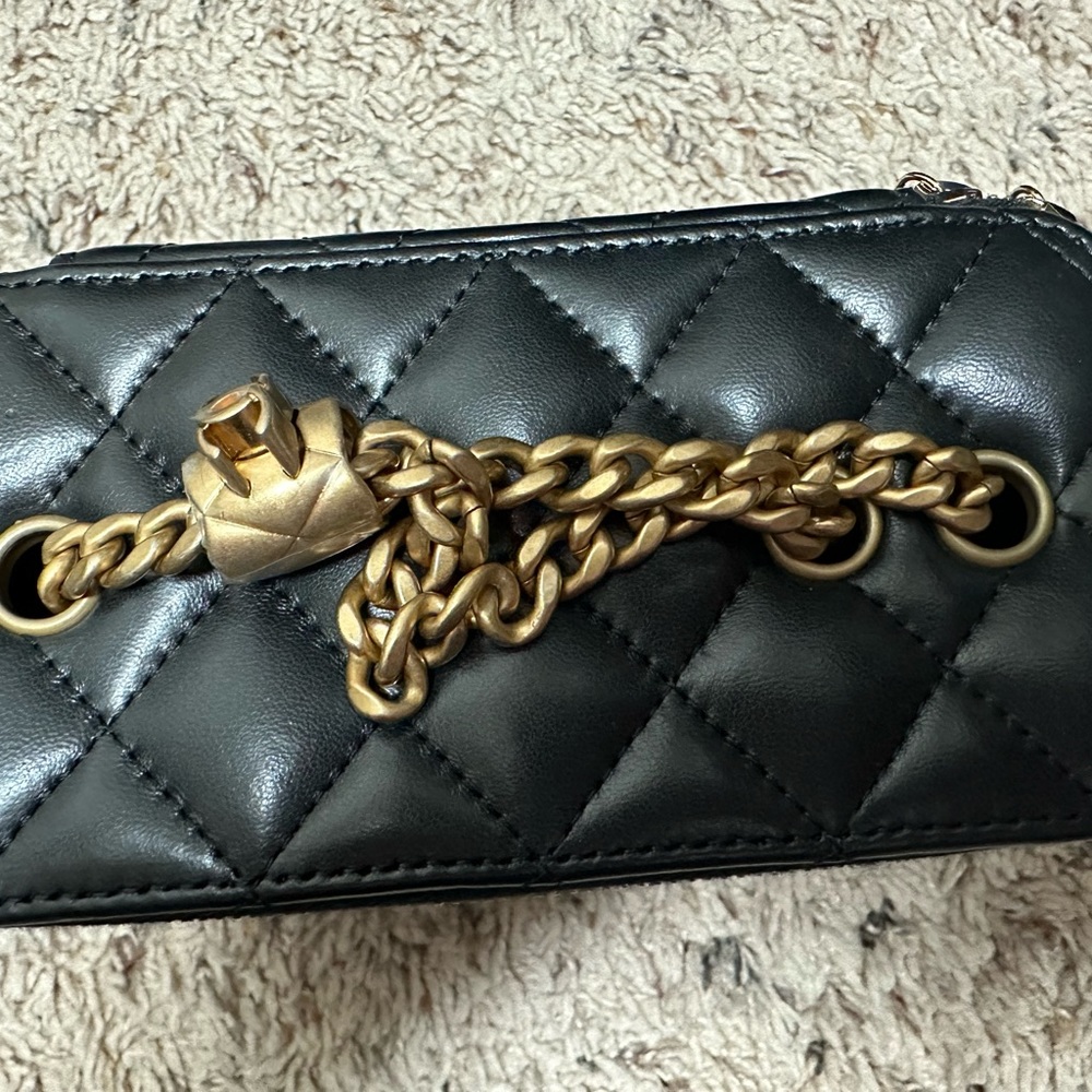 Rare Chanel vanity Bag 2022 - Picture 4 of 6